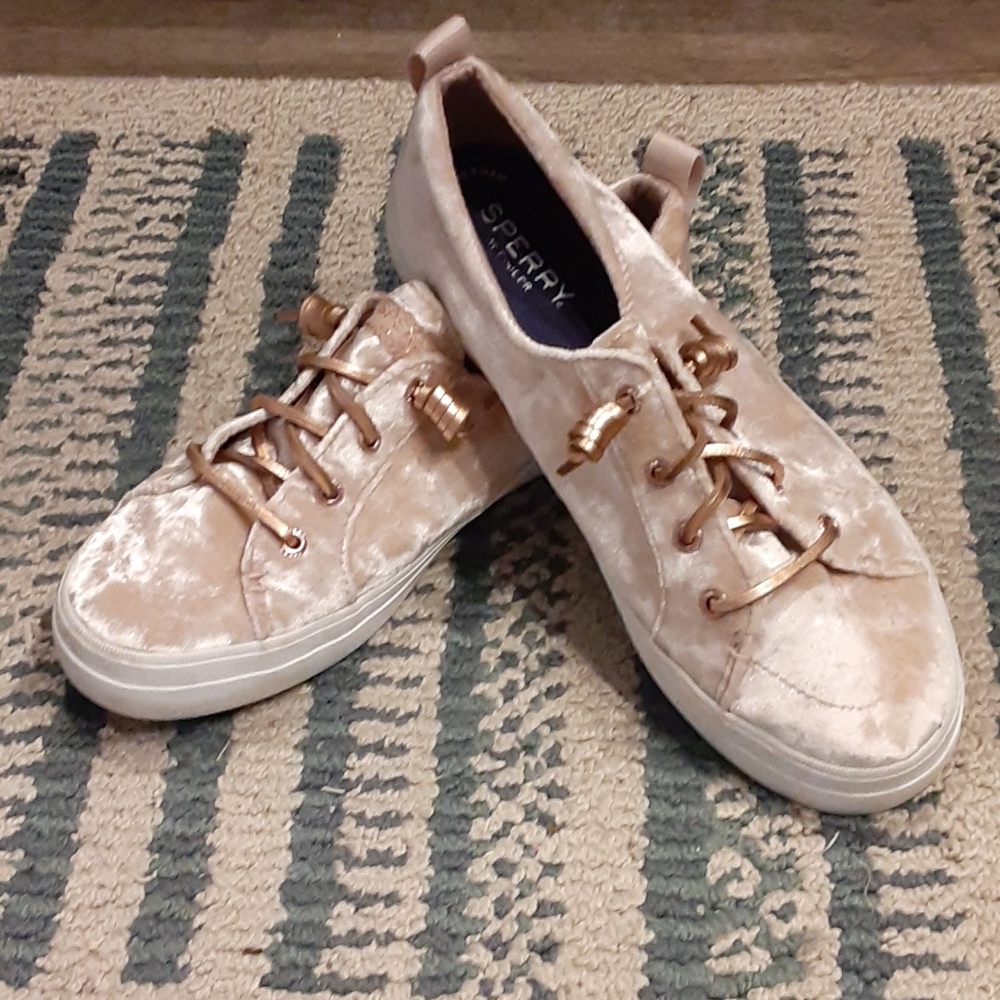 Sneakers - Picture 2 of 4